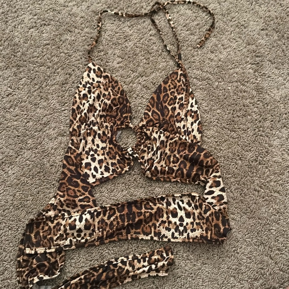 Women’s cheetah print halter top